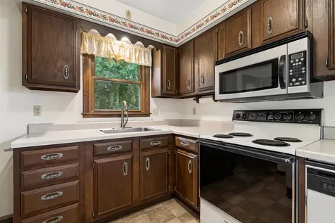 3416 Glencove Dubuque IA 52002