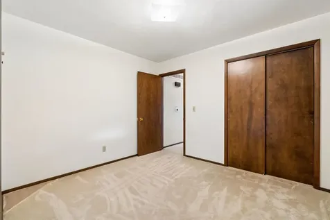 3416 Glencove Dubuque IA 52002