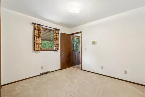3416 Glencove Dubuque IA 52002