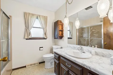3416 Glencove Dubuque IA 52002