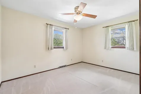 3416 Glencove Dubuque IA 52002