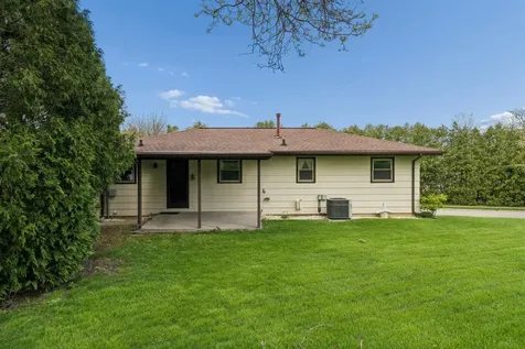 3416 Glencove Dubuque IA 52002