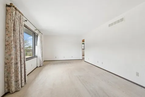 3416 Glencove Dubuque IA 52002