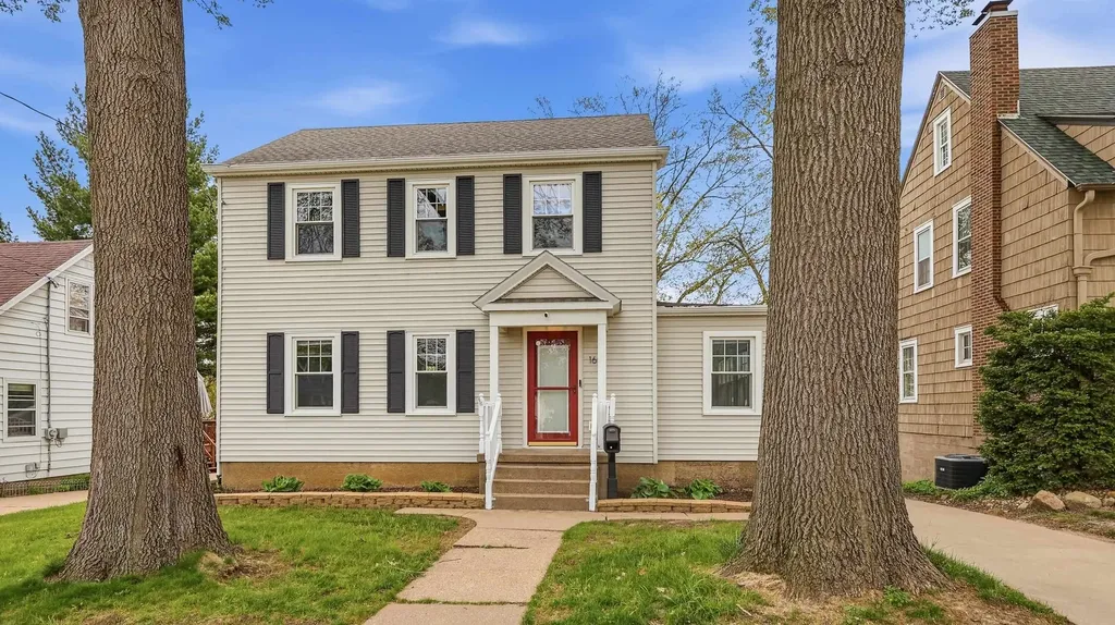 160 S Hill Dubuque IA 52001