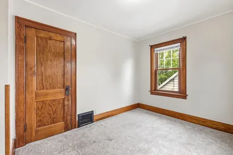 160 S Hill Dubuque IA 52001