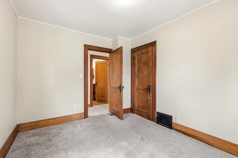 160 S Hill Dubuque IA 52001