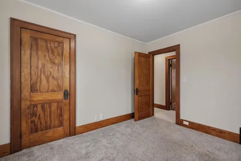 160 S Hill Dubuque IA 52001