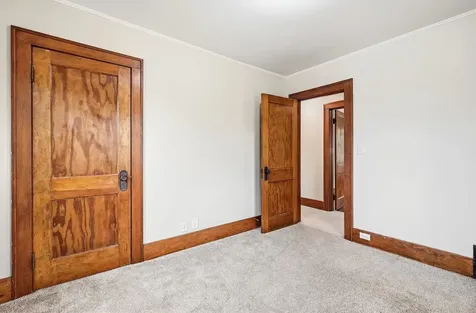160 S Hill Dubuque IA 52001