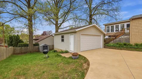 160 S Hill Dubuque IA 52001