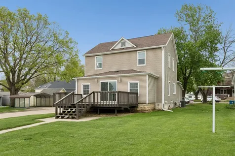 504 2nd Avenue NW Cascade IA 52033