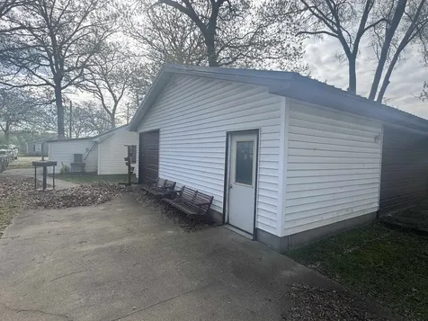 407 River View Guttenberg IA 52052