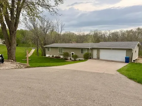 111 Sunset Guttenberg IA 52052