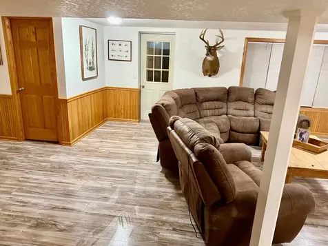 111 Sunset Guttenberg IA 52052