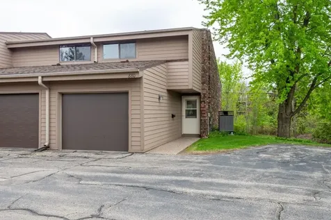 880 Stone Ridge Dubuque IA 52001
