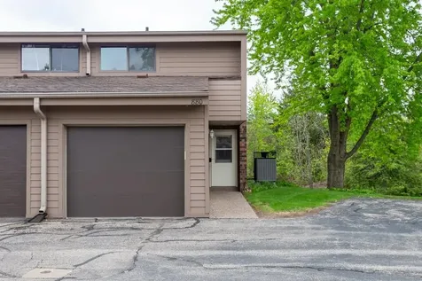 880 Stone Ridge Dubuque IA 52001
