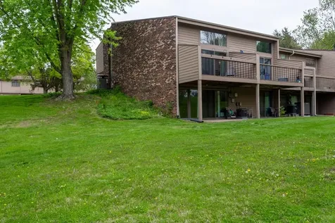 880 Stone Ridge Dubuque IA 52001