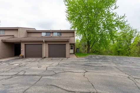880 Stone Ridge Dubuque IA 52001