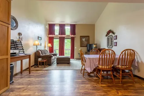 880 Stone Ridge Dubuque IA 52001