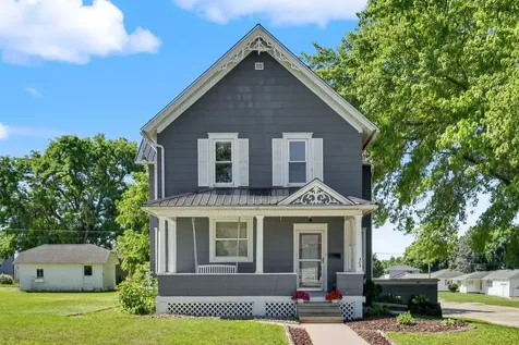303 SE 5th Dyersville IA 52040