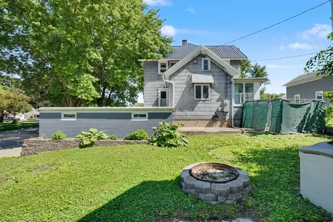 303 SE 5th Dyersville IA 52040