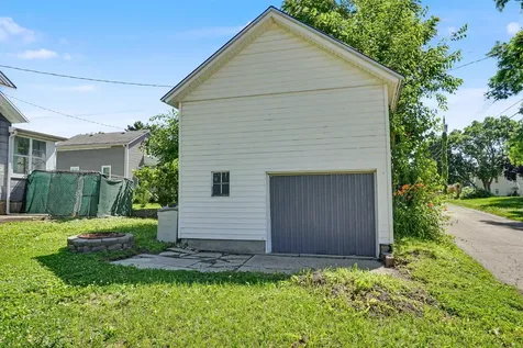 303 SE 5th Dyersville IA 52040