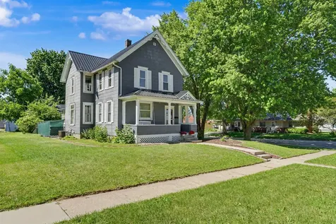 303 SE 5th Dyersville IA 52040