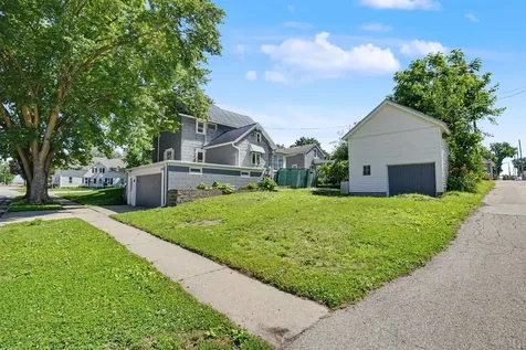 303 SE 5th Dyersville IA 52040