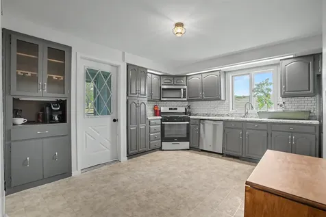 303 SE 5th Dyersville IA 52040