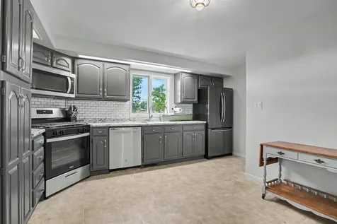 303 SE 5th Dyersville IA 52040