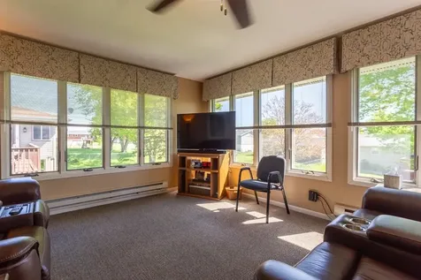 2068 Rosemont Dubuque IA 52002