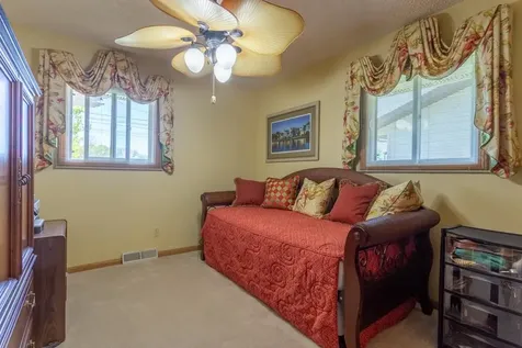 2068 Rosemont Dubuque IA 52002