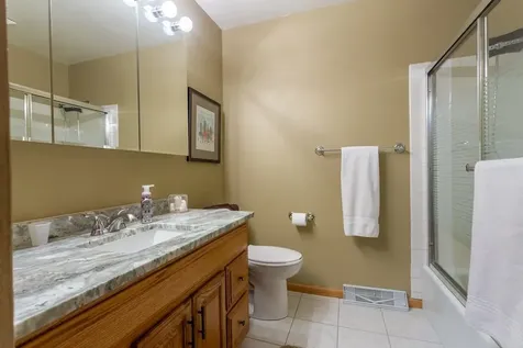 2068 Rosemont Dubuque IA 52002