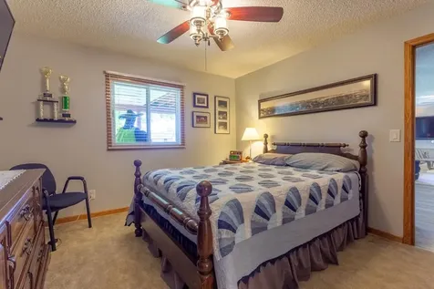 2068 Rosemont Dubuque IA 52002