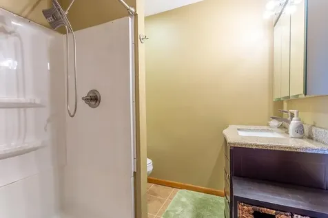 2068 Rosemont Dubuque IA 52002