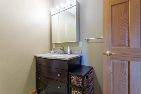 2068 Rosemont Dubuque IA 52002