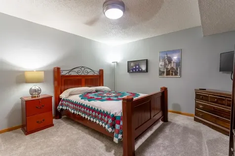 2068 Rosemont Dubuque IA 52002