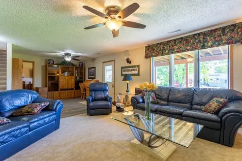 2068 Rosemont Dubuque IA 52002