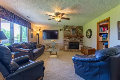 2068 Rosemont Dubuque IA 52002