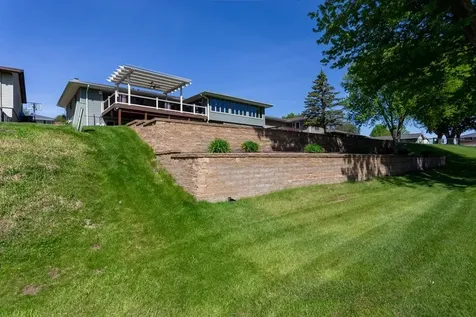 2068 Rosemont Dubuque IA 52002