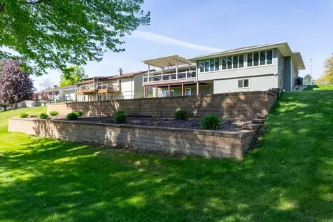 2068 Rosemont Dubuque IA 52002