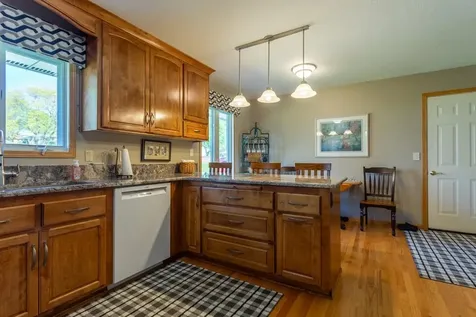 2068 Rosemont Dubuque IA 52002
