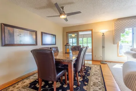 2068 Rosemont Dubuque IA 52002