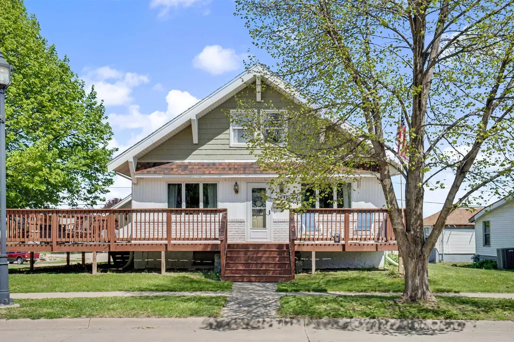 704 2nd Avenue SE Dyersville IA 52040