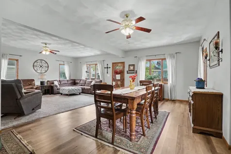 704 2nd Avenue SE Dyersville IA 52040