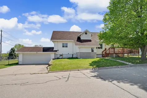 704 2nd Avenue SE Dyersville IA 52040