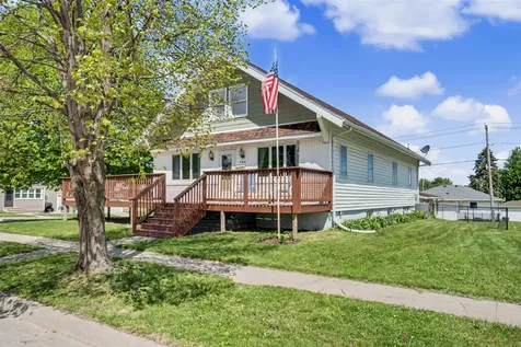 704 2nd Avenue SE Dyersville IA 52040