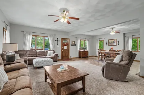 704 2nd Avenue SE Dyersville IA 52040
