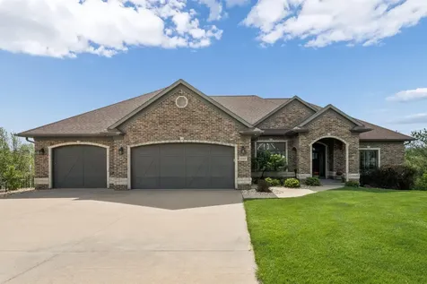 2101 Wedgewood Dubuque IA 52002
