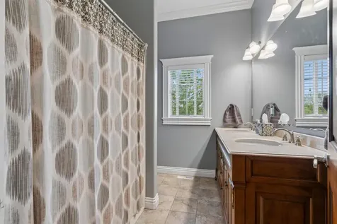 2101 Wedgewood Dubuque IA 52002