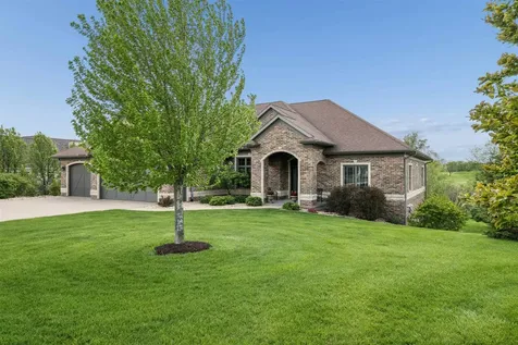 2101 Wedgewood Dubuque IA 52002